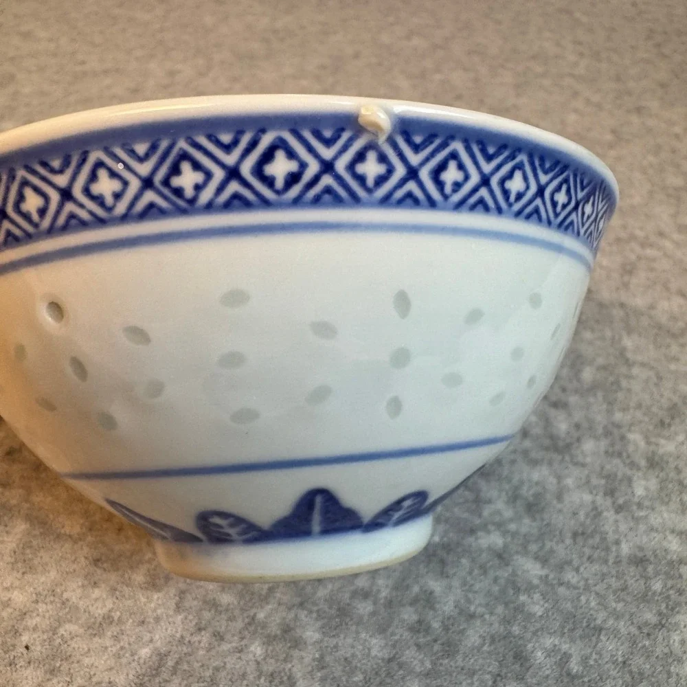 Vintage Jingdezhen Chinese Rice Eyes Dragon Bowl Blue & White 4.5 in Porcelain